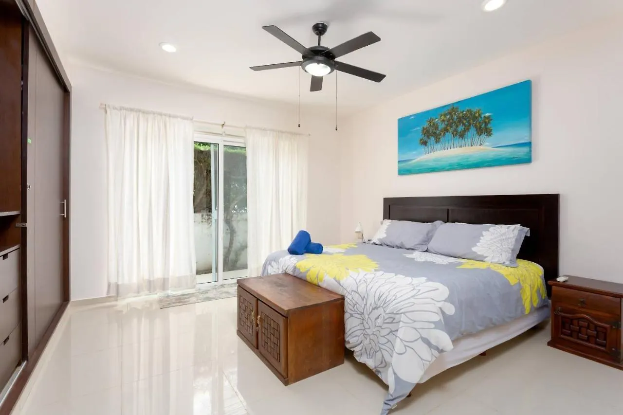 Affordable 1 Bedroom Condo For Families - Near 5Th Playa del Carmen Meksika